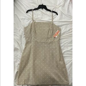 Gianni Bini tan with white dot pattern zip up dress. Size XL